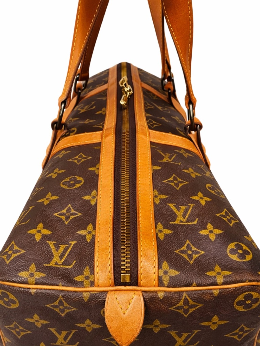Louis Vuitton Sac Souple 45 Vintage.
Effortlessly Iconic Travel Bag.